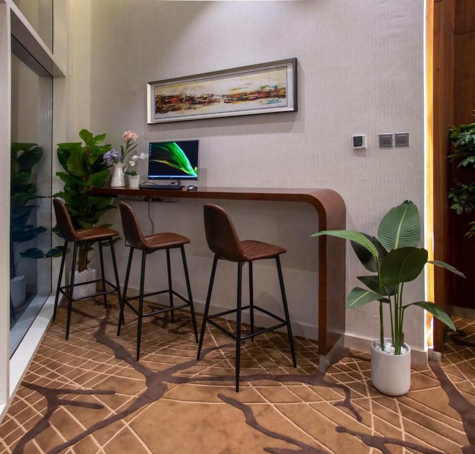 Viola Hotel Apartments Sharjah Exterior photo